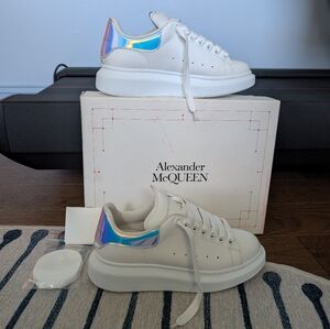 Alexander McQueen Oversized Sneaker In White/Shock Pink. Size 37.5